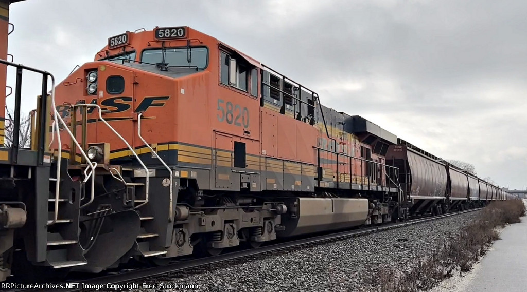 BNSF 5820